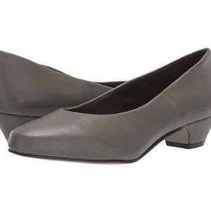 Women’s Soft Style by Hush Puppy Angel ll Classic Pumps-Size 9.5